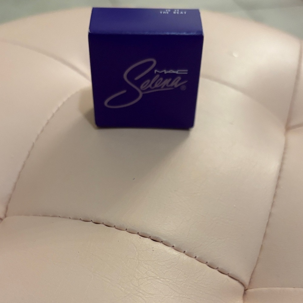 MAC x Selena Quintanilla Eyeshadow AB6 “Is It The Beat” NIB Sealed - Picture 3 of 4